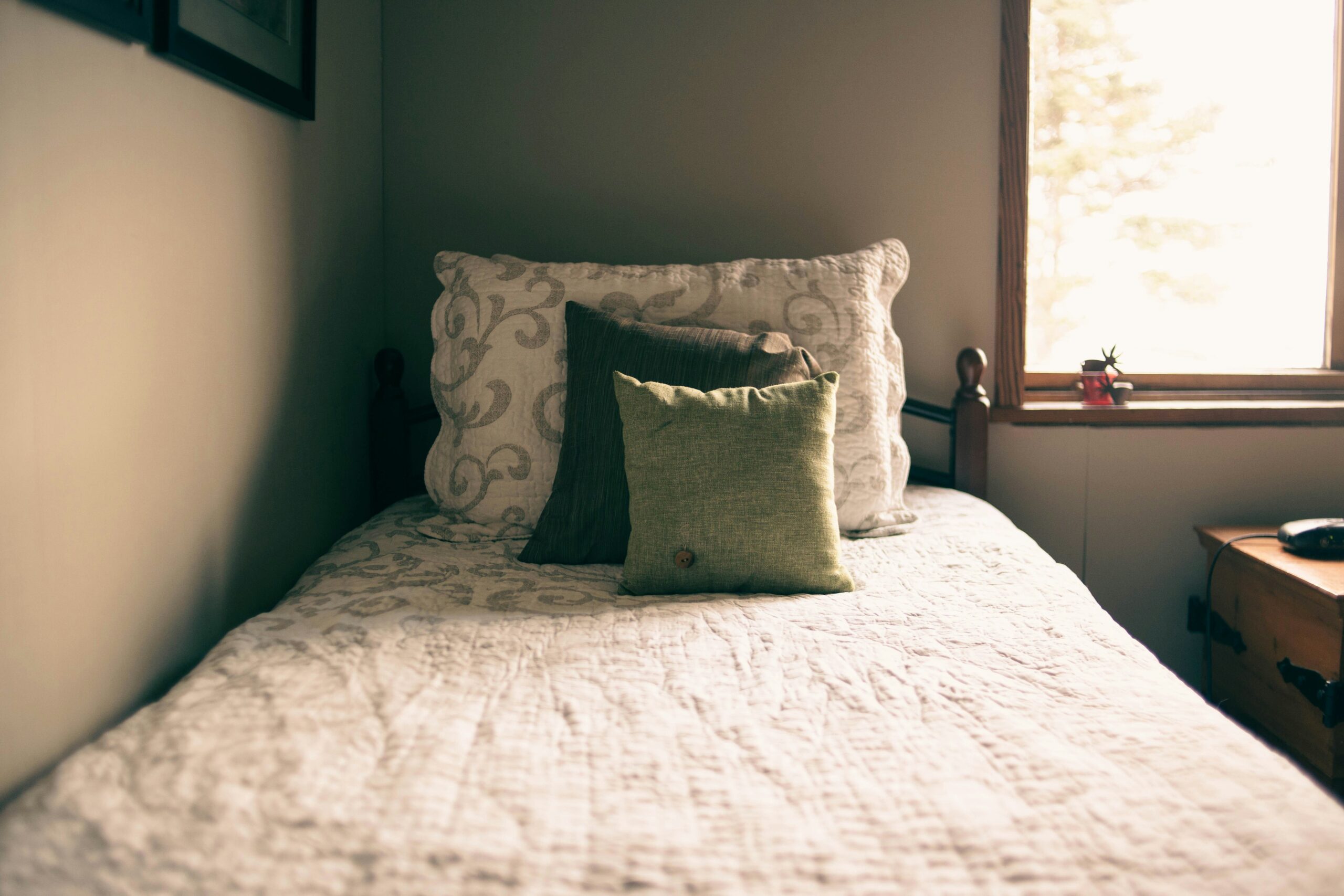 Comparison chart highlighting features of different types of mattresses including hybrid models