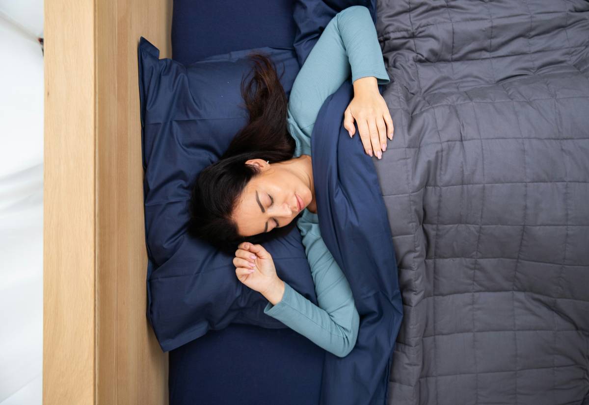 Happy customer testimonial holding her new breathable hybrid mattress box